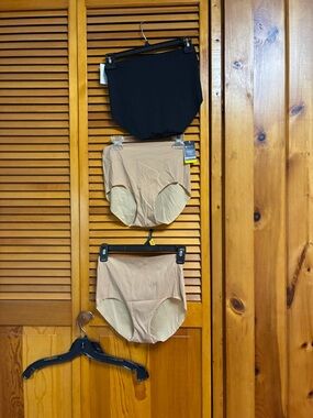 Wacoal Perfectly Placed Briefs - Beige